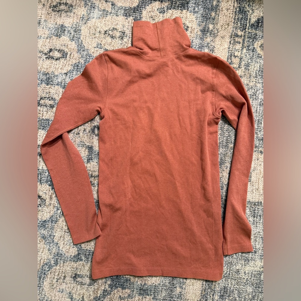 Lululemon Yin Vibes Turtleneck in Copper Clay Size 8 NWOT - Picture 3 of 5